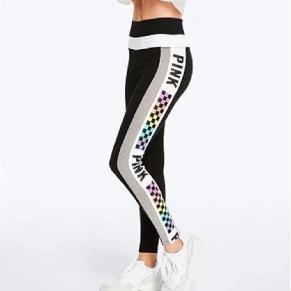 LOOK!!!! DO NOT BUY.  I AM SEARCHING FOR THESE IN SIZE LARGE.  GREAT CONDITION.